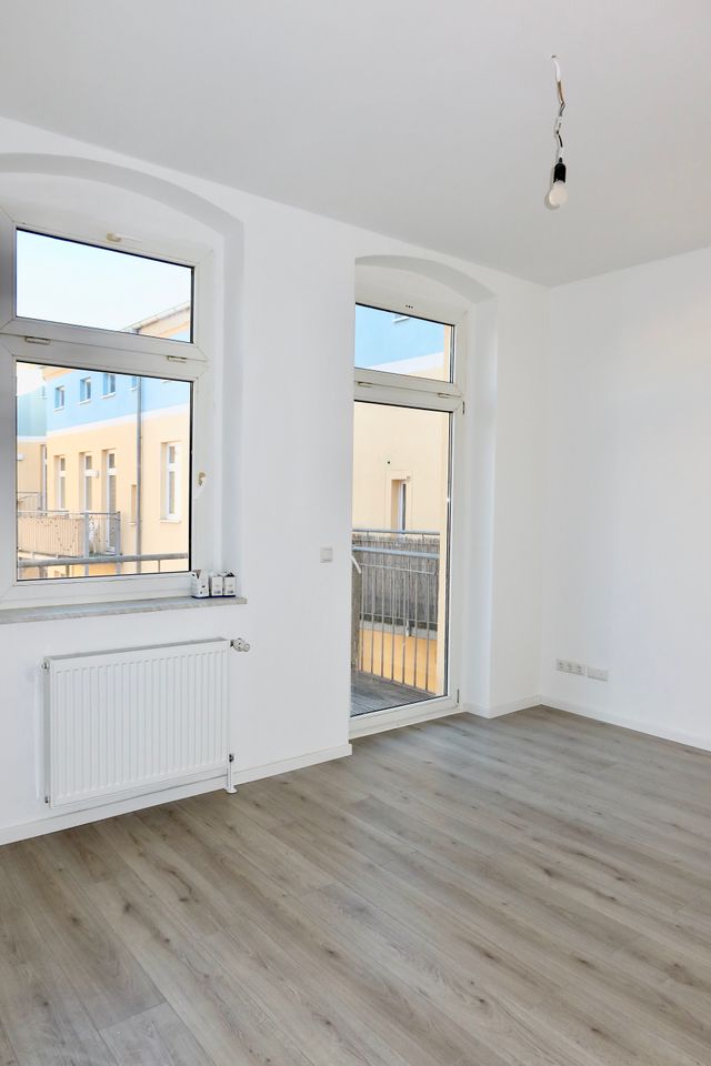 Wohnzimmer mit Balkon