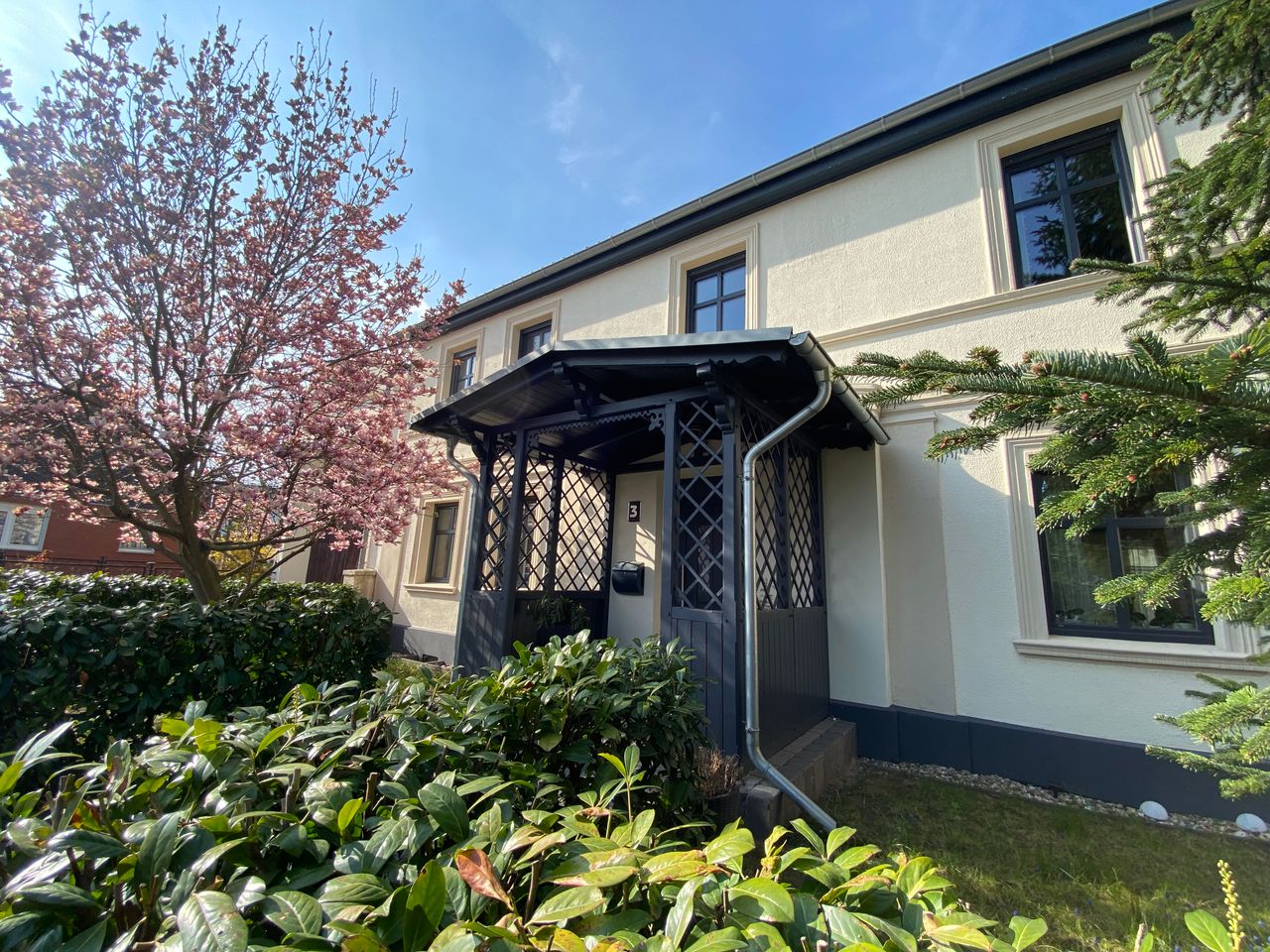 Vorderansicht des Hauses